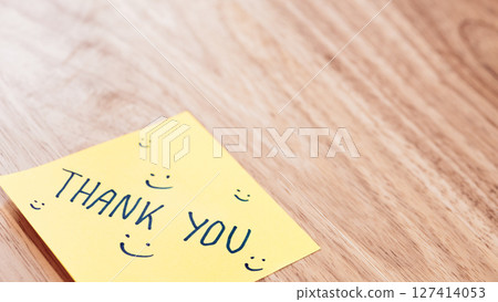 Gratitude expression home office sticky note minimalist setting close-up positive vibes 127414053
