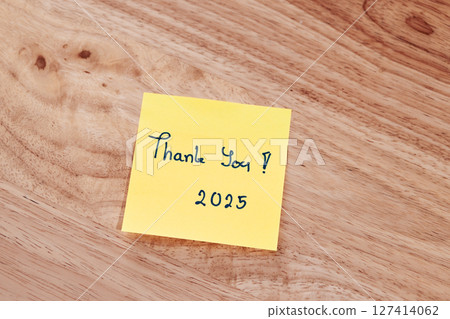 Gratitude note for future goals workspace sticky note minimalist close-up positive vibes Gratitude note for future goals workspace sticky note minimalist close-up positive vibes 127414062