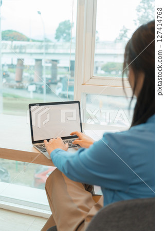 Successful Business Negotiation Between Partners 127414768