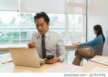 Successful Business Negotiation Between Partners 127414769