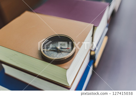 技術書籍和指南針 技術書籍和指南針 127415038