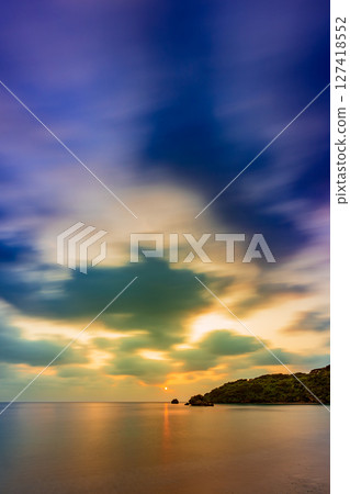 Ishigakijima sunset sky reflected in calm waves Romantic and quiet coast 127418552