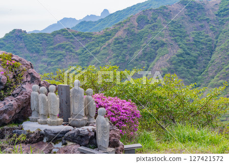 (熊本縣)地藏菩薩像俯瞰著貓岳、阿蘇山、仙醉峽 (熊本縣)地藏菩薩像俯瞰著貓岳、阿蘇山、仙醉峽 127421572