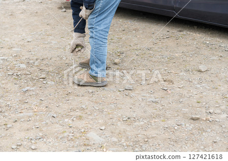 [在中津川河床自動露營，卸下拉繩釘並撤退] 127421618