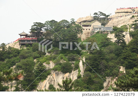 The Taoist temple is located on Mount Huashan, an important religious site and one of the most famous tourist attractions in China. 127422079
