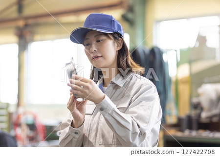 workers working in a factory workers working in a factory 127422708