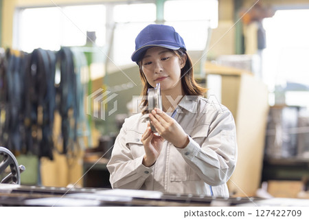 workers working in a factory 127422709
