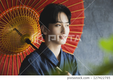 Young man in yukata 127422785