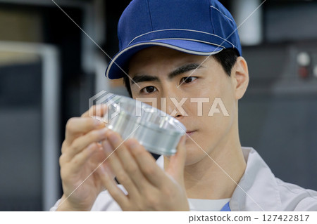 Workers working in a factory 127422817