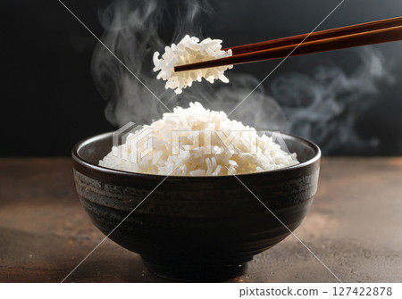 熱氣騰騰的米飯和筷子 127422878