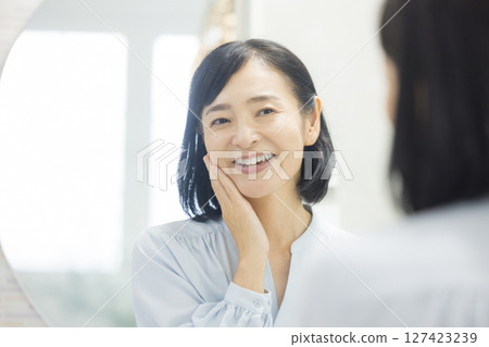 Senior woman watching a mirror Senior woman watching a mirror 127423239