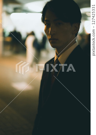 Night city and office workers Night city and office workers 127425331