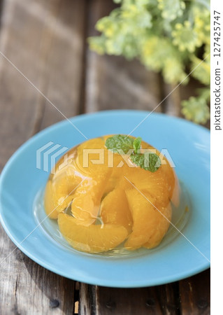 清爽的果凍,內含柑橘果肉 清爽的果凍,內含柑橘果肉 127425747