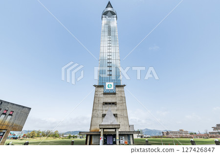 富山縣小矢部市晴朗天氣下的 Crossland Tower 127426847