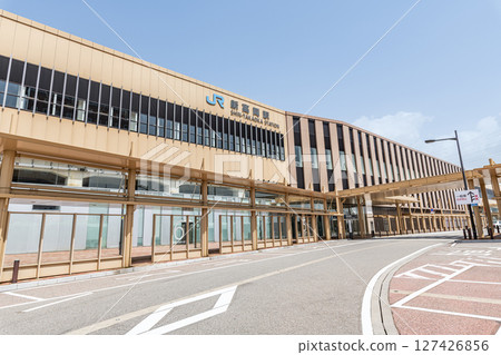 富山縣高岡市晴天的JR新高岡站（南口） 127426856