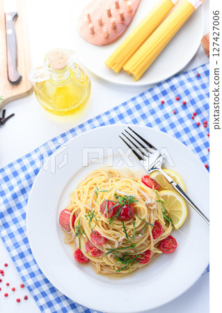 Cold pasta with whitebait and tomatoes 127427006