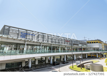 富山縣高岡市晴天的JR高岡站（北口） 127427391