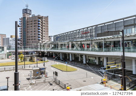 富山縣高岡市晴天的JR高岡站（北口） 127427394