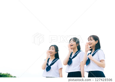 穿著夏裝的高中女生歡呼 穿著夏裝的高中女生歡呼 127428506