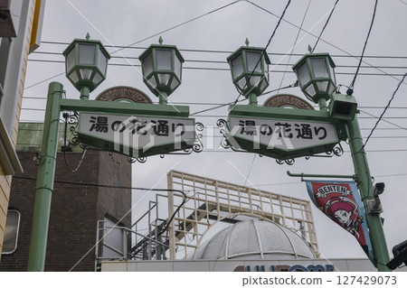 復古路燈，陰天，湯之花路牌 127429073