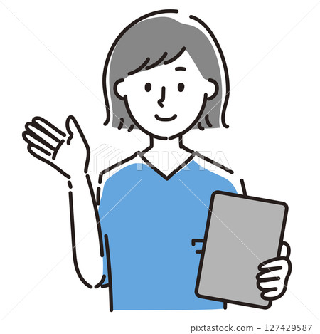 一位女士拿著剪貼簿解釋 127429587