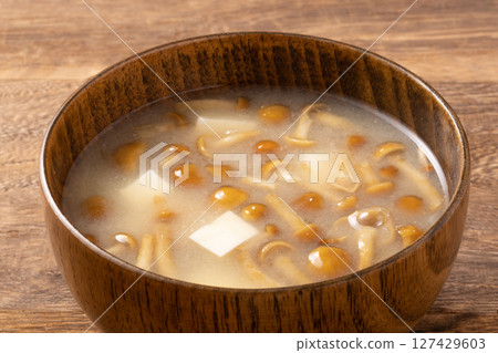 Namoko和豆腐味噌湯 127429603