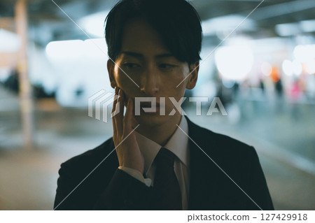 Men's skin care for young male business people 127429918