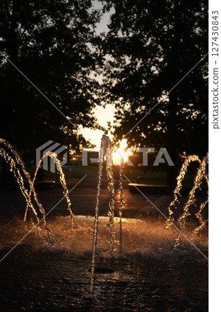 富山市環水公園的噴泉 富山市環水公園的噴泉 127430843