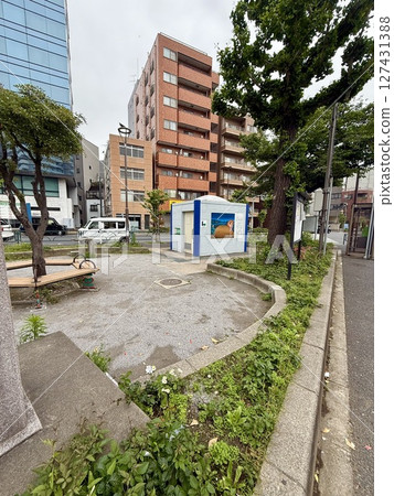 Children's playground and toilets in Fukagawa 1-chome 127431388