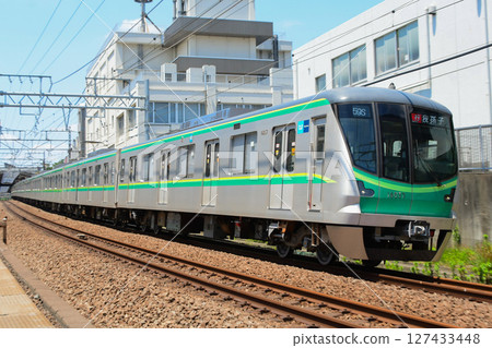 Tokyo Metro Chiyoda Line 16000 Series 16137F Odakyu Line 127433448