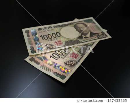 Image of 10,000 yen bill 127433865