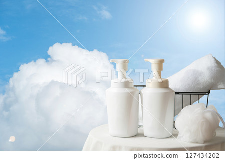 藍天背景下白色泵瓶的潔淨度 藍天背景下白色泵瓶的潔淨度 127434202