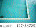 Beautiful tiled bathroom 127434725