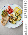 A refreshing one-plate dish topped with lots of summer vegetables 127434730