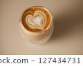 Heart's latte art 127434731