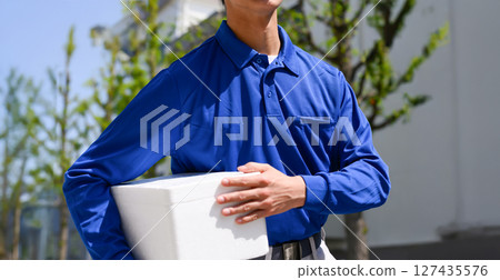 A delivery member A delivery member 127435576