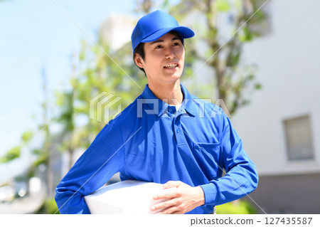 A delivery member A delivery member 127435587