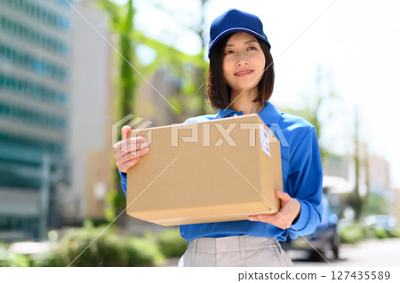A delivery member 127435589
