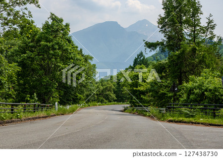 從磐梯吾妻湖線三湖樂園眺望磐梯山 127438730
