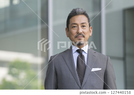 Senior businessman looking at camera 127440158