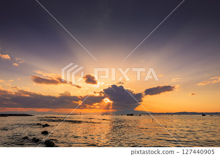 A soothing sunset at Manase Beach in Shonan, Kanagawa A soothing sunset at Manase Beach in Shonan, Kanagawa 127440905