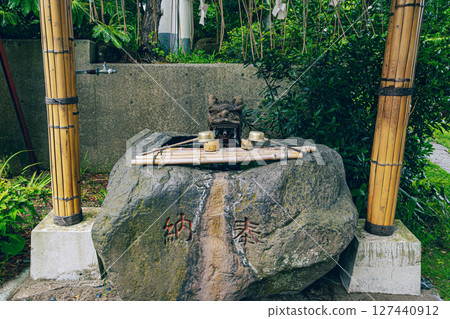 A charming stone and dragon's mouth at the Chozuya (purification fountain) of Moriyama Shrine, Hayama, Kanagawa Prefecture 127440912