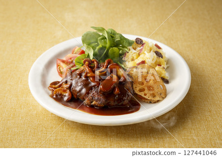 秋季蘑菇漢堡牛排拼盤 秋季蘑菇漢堡牛排拼盤 127441046