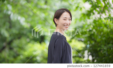 Woman, Fresh green, Green, Smile 127441859