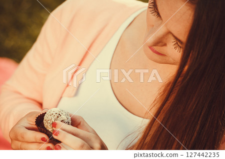 Woman with liitle cookie cupcake. 127442235