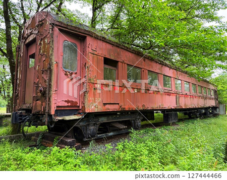 Disused train Ohafu 33 type Disused train Ohafu 33 type 127444466