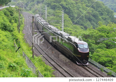 JR Joetsu Line "E655 Series, Japanese train running near Minakami" 127446409