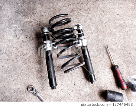 Coil spring compressor or Spring compressor for remove them from car shock absorbers or struts. 127446498