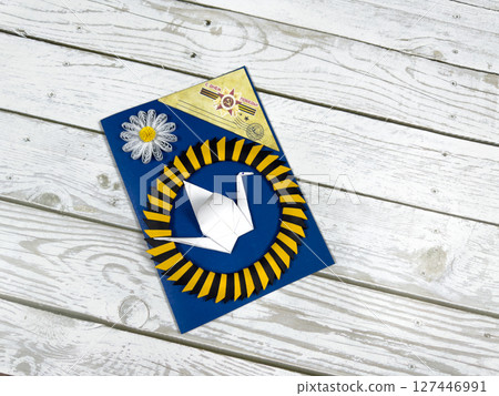 Victory Day greeting card with origami crane and flower wreath. Tribute to fallen soldiers and veterans of WWII. Symbol of eternal memory and national pride 127446991