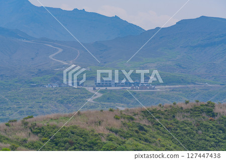 (Kumamoto Prefecture) Fresh greenery in Aso: The road from Kusasenri-ga-hama to Nakadake 127447438